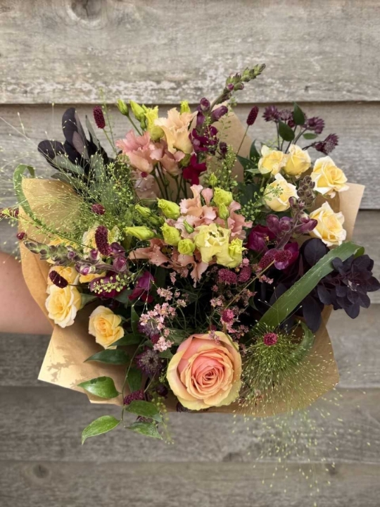 Soft Seasonal Handtied